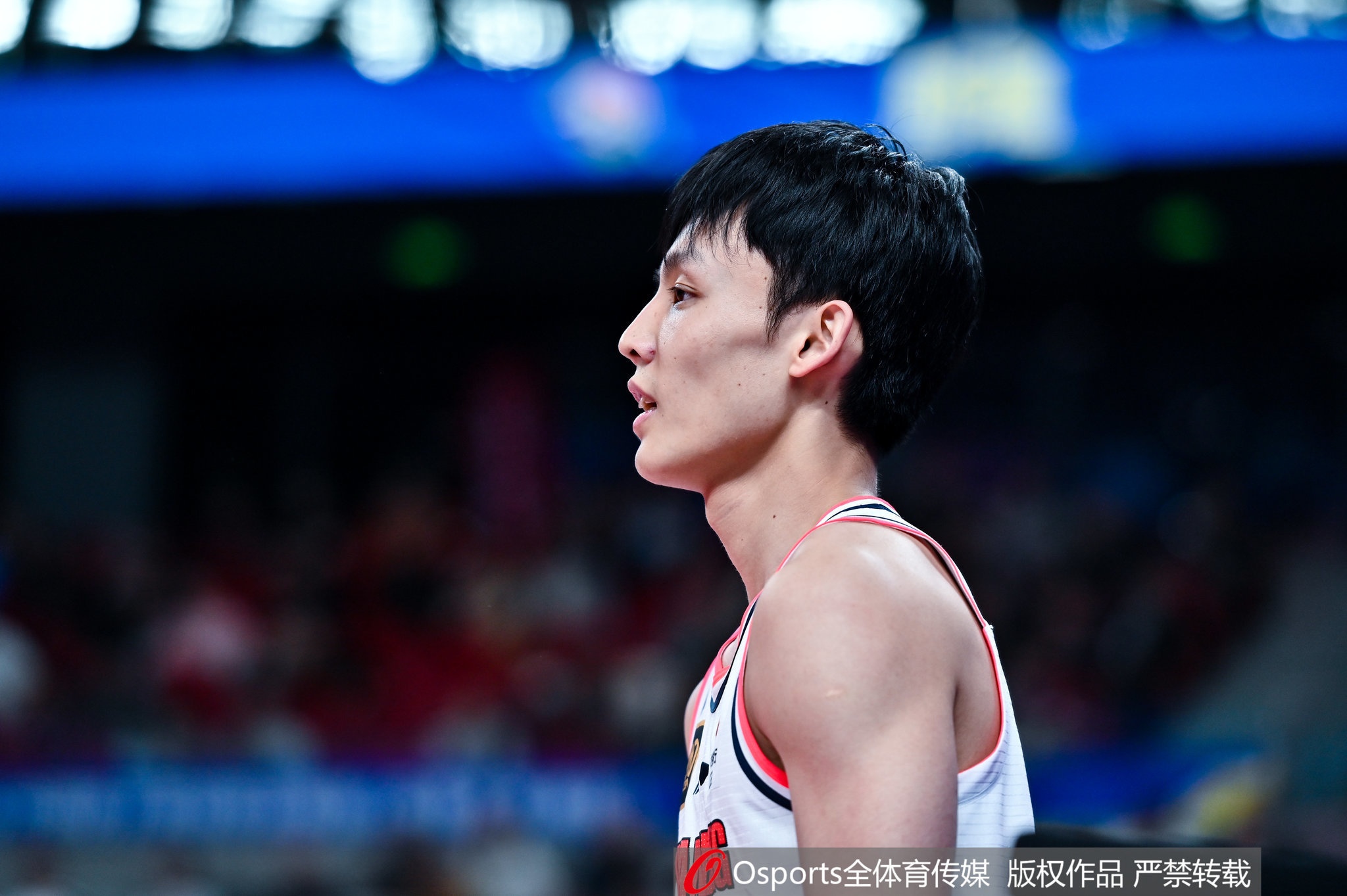 🍉女网友：刚做完手术帮徐杰还百万赌债 他却带某女士悠闲吃饭